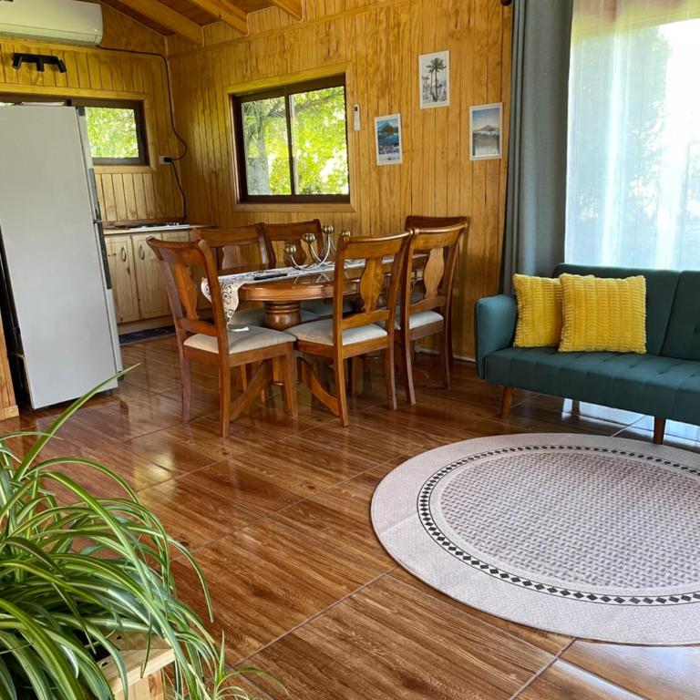 Comodidad y Hermosa Vista Volcán - Two-Bedroom House - 9