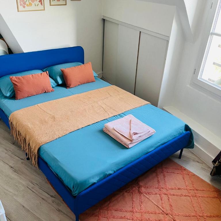 Place équipe au Coeur de Paris avec Vue sur l'Arc de Triomphe et la Tour Eiffel - Chambre Double avec Salle de Bains Privative - 10