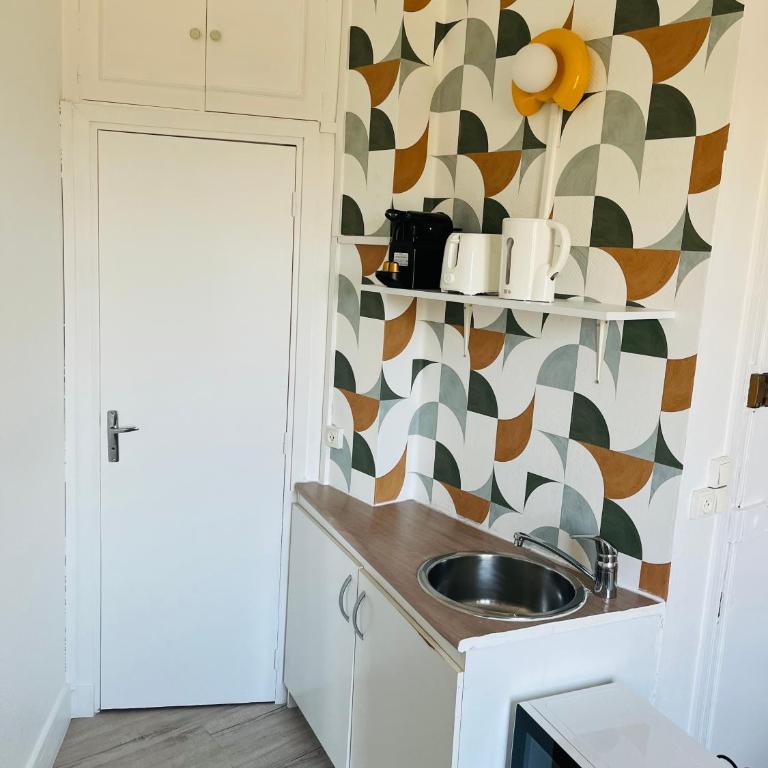 Place équipe au Coeur de Paris avec Vue sur l'Arc de Triomphe et la Tour Eiffel - Chambre Double avec Salle de Bains Privative - 18