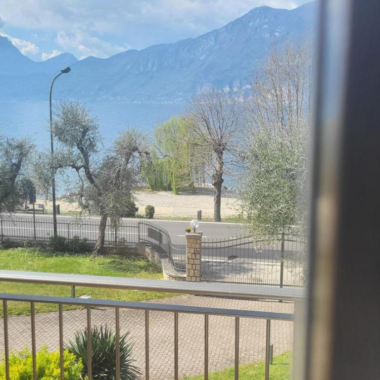 Villa Josefine Lake Front beach and Pool - Camera Matrimoniale con Balcone - 8