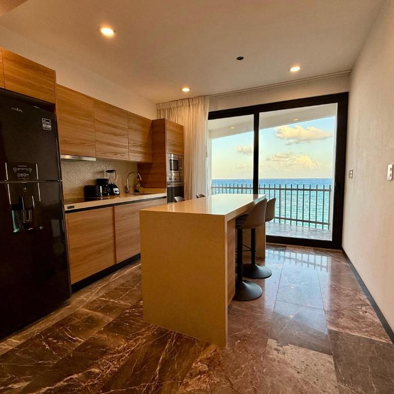 It Beach Condo - 2 BR Duplex with Private Rooftop and Pool - Oceanfront - 12