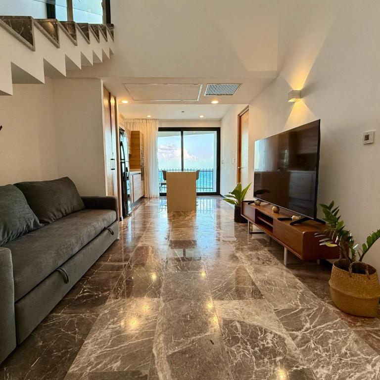 It Beach Condo - 2 BR Duplex with Private Rooftop and Pool - Oceanfront - 16