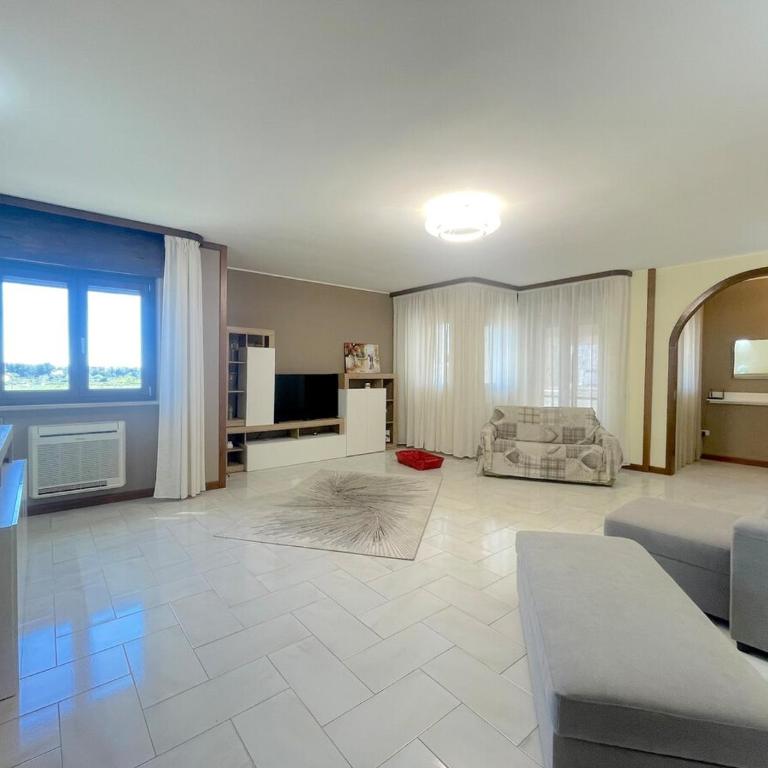 TinHouse - Three-Bedroom Apartment - 13