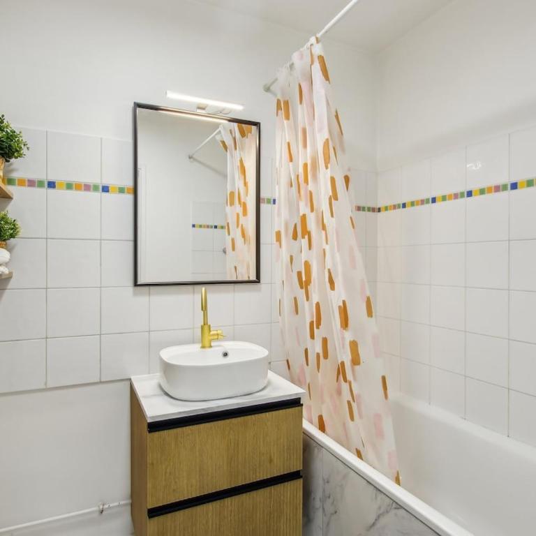 Grand F2 de 50m2 pour 4 personnes - Paris 10eme Gare du Nord, Stade de France - One-Bedroom Apartment - 13