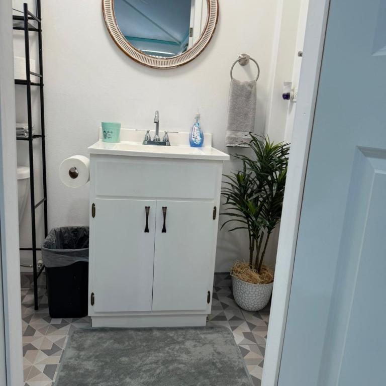 Seaside Adventure Lodging - Deluxe Queen Studio - 7