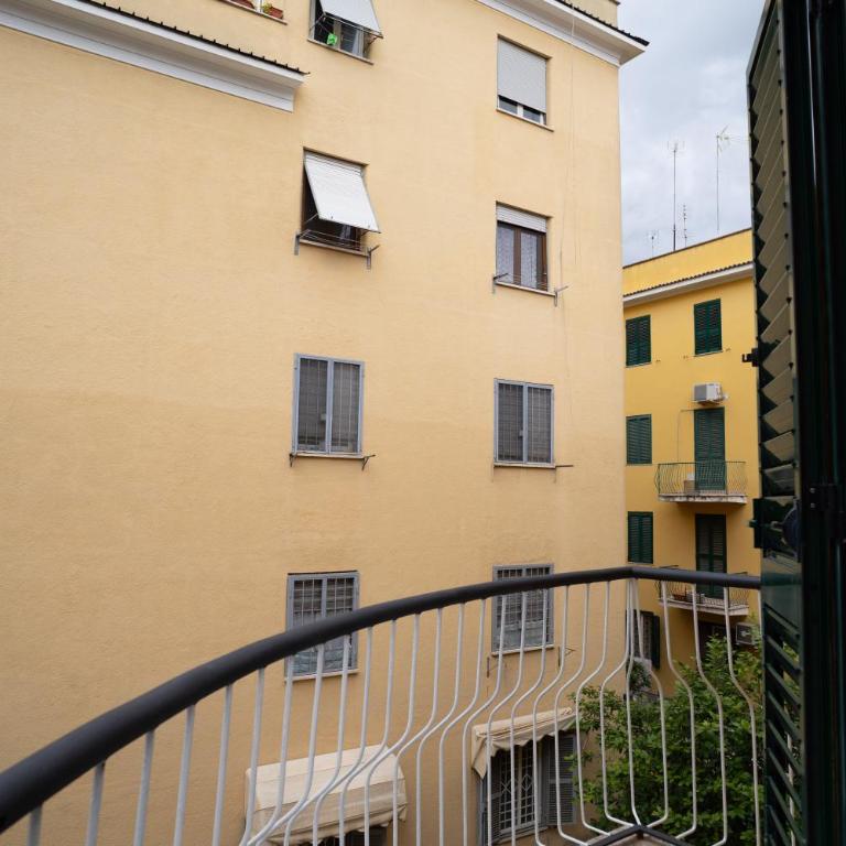 Comfort and metro 2 steps away, perfect for 3 guests - Ginepri 73 - Apartment mit 1 Schlafzimmer und Balkon - 4