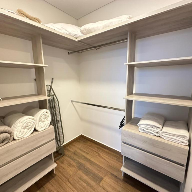 Amara-706 Hermoso y amplio Apartamento en barrio Laureles - Apartamento de 2 dormitorios - 17