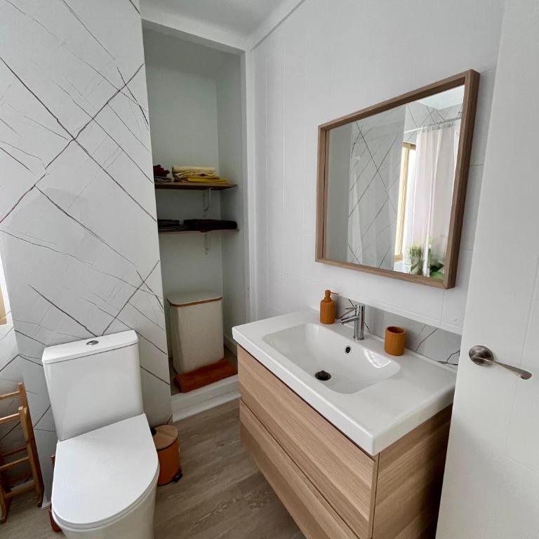 Apartamento Bitácora - Two-Bedroom Apartment with Sea View - 12