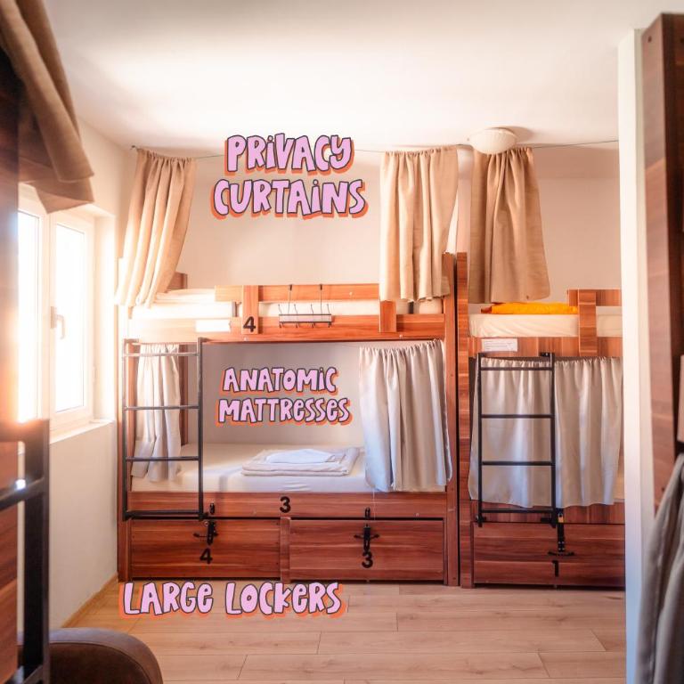 FREEDOM HOSTEL - Krevet u Osmokrevetnoj Mešovitoj Spavaonici - 3