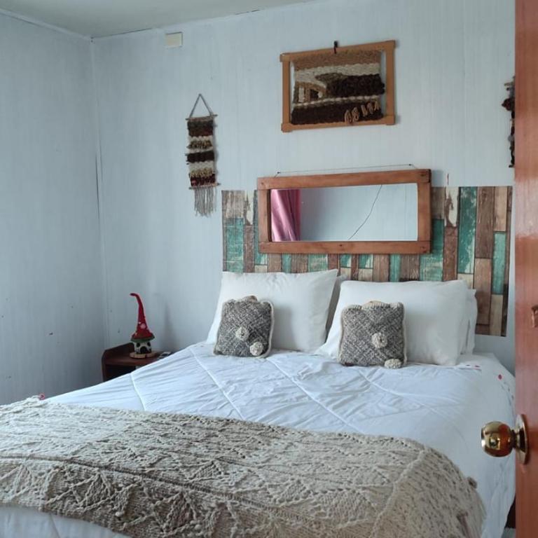 Hostal Castro Chiloé - Chacabuco #279 - Queen Room with Shared Bathroom - 3