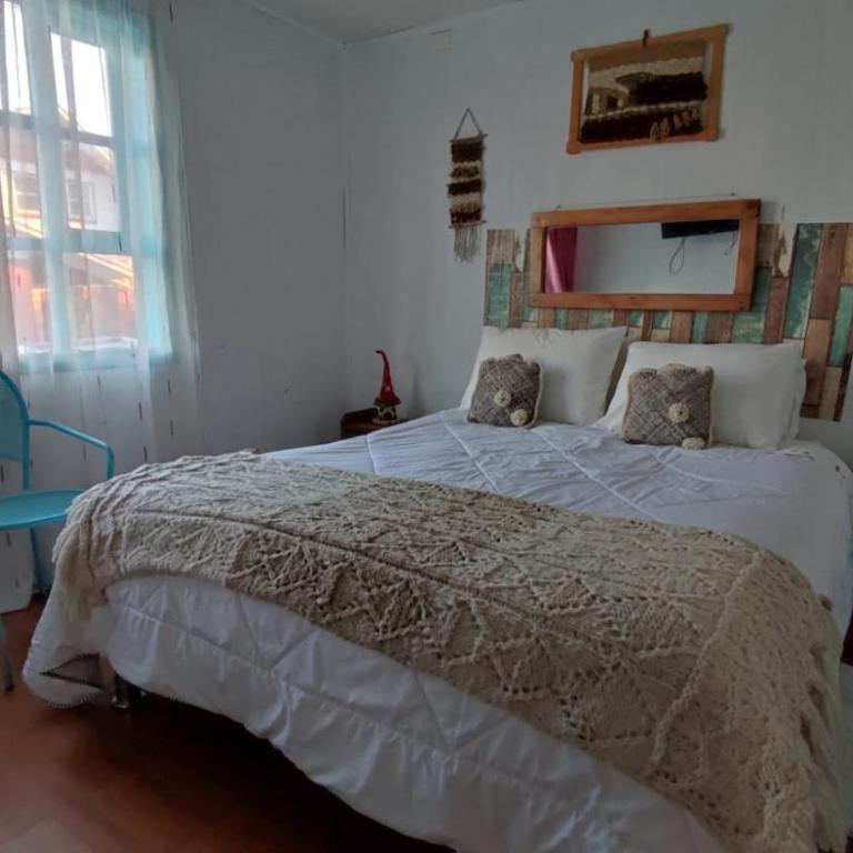 Hostal Castro Chiloé - Chacabuco #279 - Queen Room with Shared Bathroom - 4