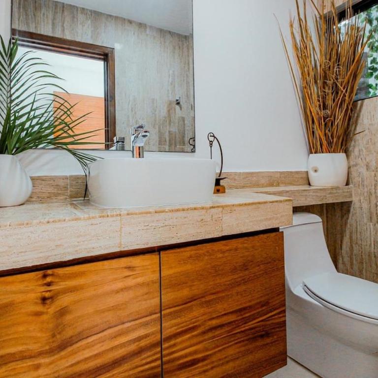 Oceanfront Private Pier Pool Garden Terrace 3BR house - Casa de 3 dormitorios - 3