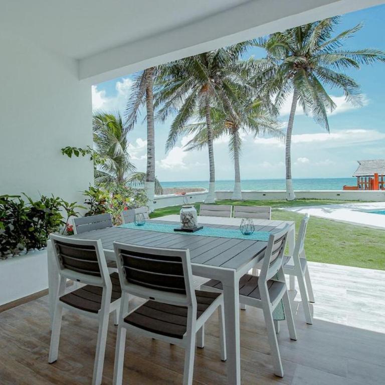 Oceanfront Private Pier Pool Garden Terrace 3BR house - Casa de 3 dormitorios - 12