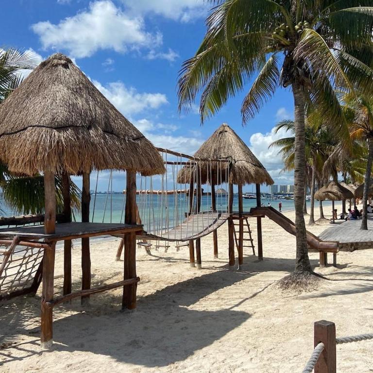 Oceanfront Private Pier Pool Garden Terrace 3BR house - Casa de 3 dormitorios - 16