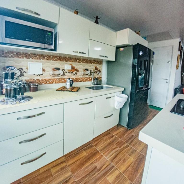 Lujoso Apartamento en Zona de Comercio - Three-Bedroom Apartment - 52