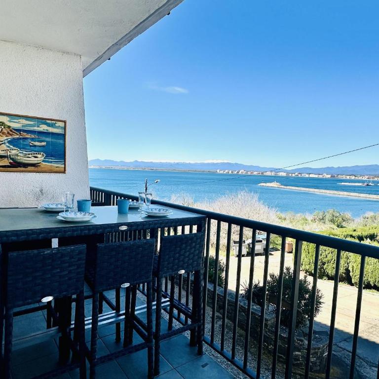 Apartamento en Roses con Terraza y Parking para 6 - ES-258-116 - Apartamento - 6