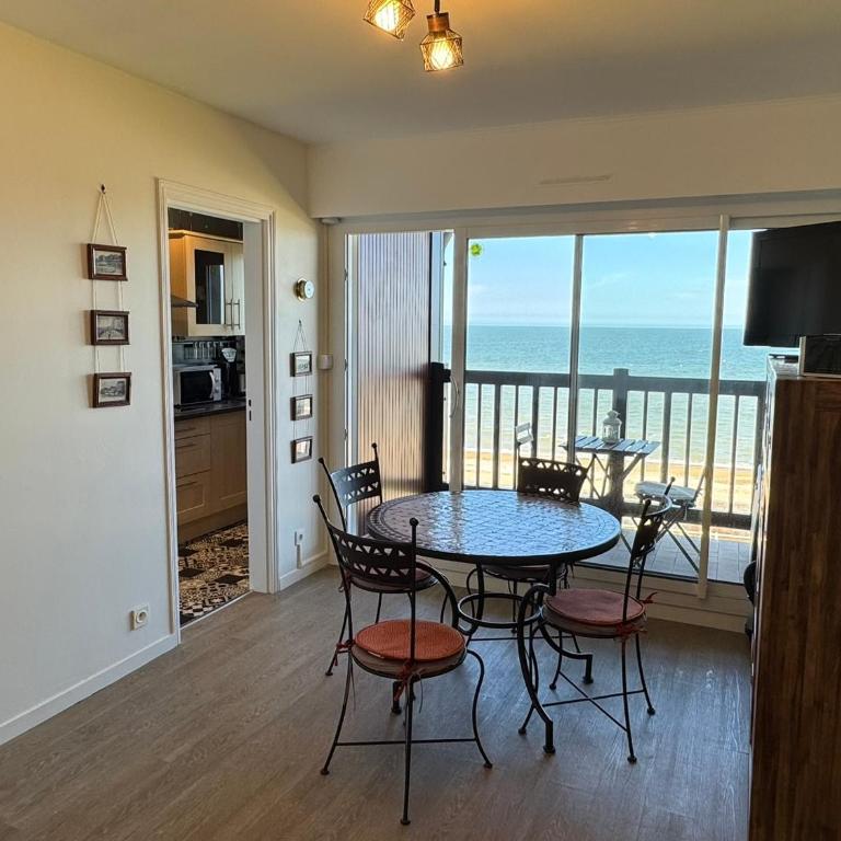 Studio en bord de mer avec balcon et vue imprenable, accès direct plage - FR-1-487-317 - Estudio - 3