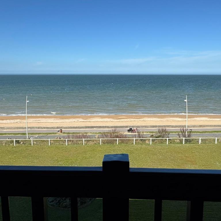 Studio en bord de mer avec balcon et vue imprenable, accès direct plage - FR-1-487-317 - Estudio - 6