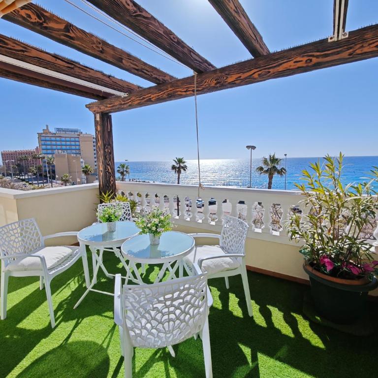 Tu Paraíso Frente al Mar Ático en Benalmádena - Apartamento de 2 dormitorios - 1