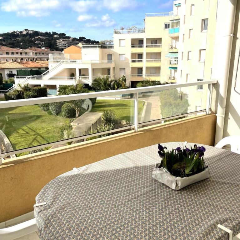 Apartment with terrace in Cavalaire-sur-Mer - Apartment - 8