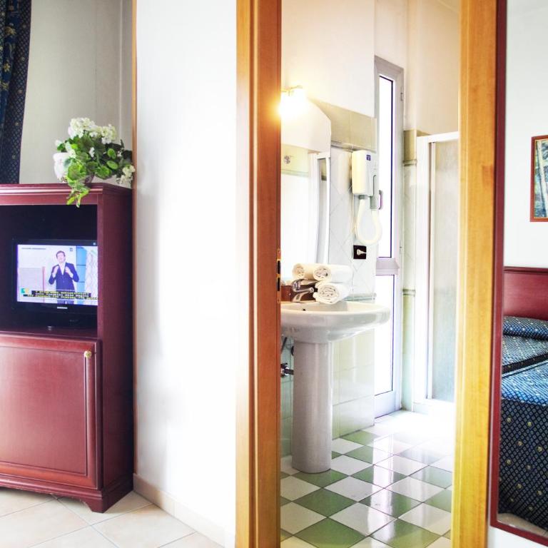 Hotel Leonardo - Camera Economy Doppia con Letti Singoli - 7