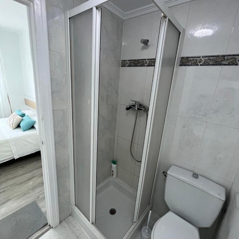 Pensión Luzía - Optional Auto Check-in - Habitación Doble Deluxe con ducha - 8