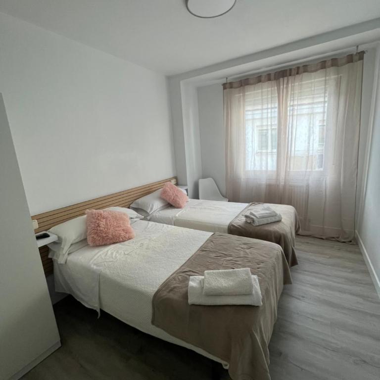 Pensión Luzía - Optional Auto Check-in - Habitación Doble con baño privado - 2 camas - 1