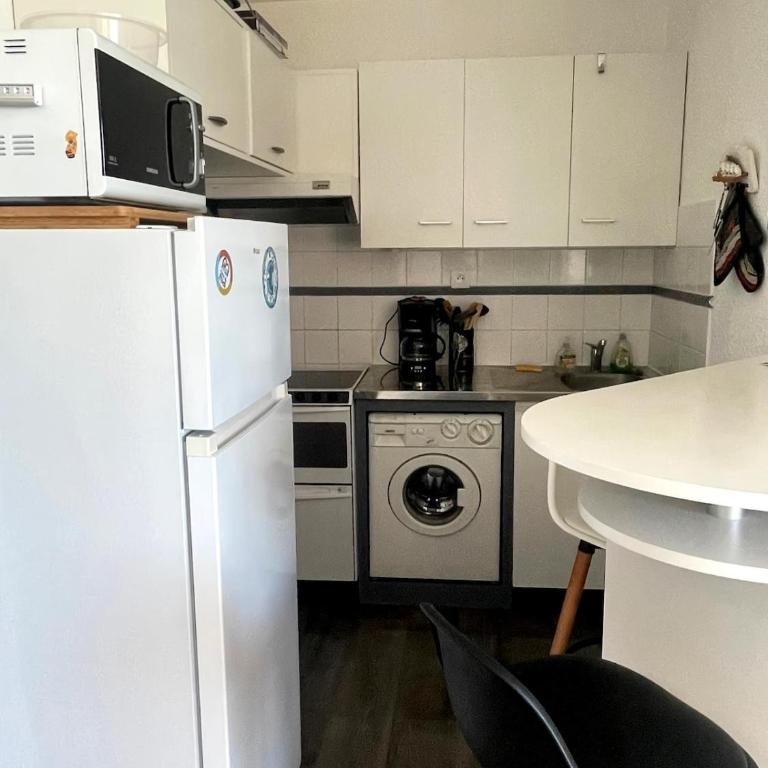 Gruissan Appartement Cosy Vue Port - Two-Bedroom Apartment - 14