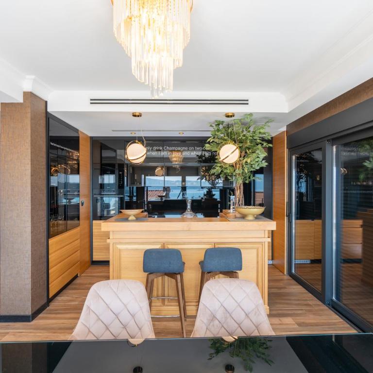 MonteLux Mansion - Villa - 36