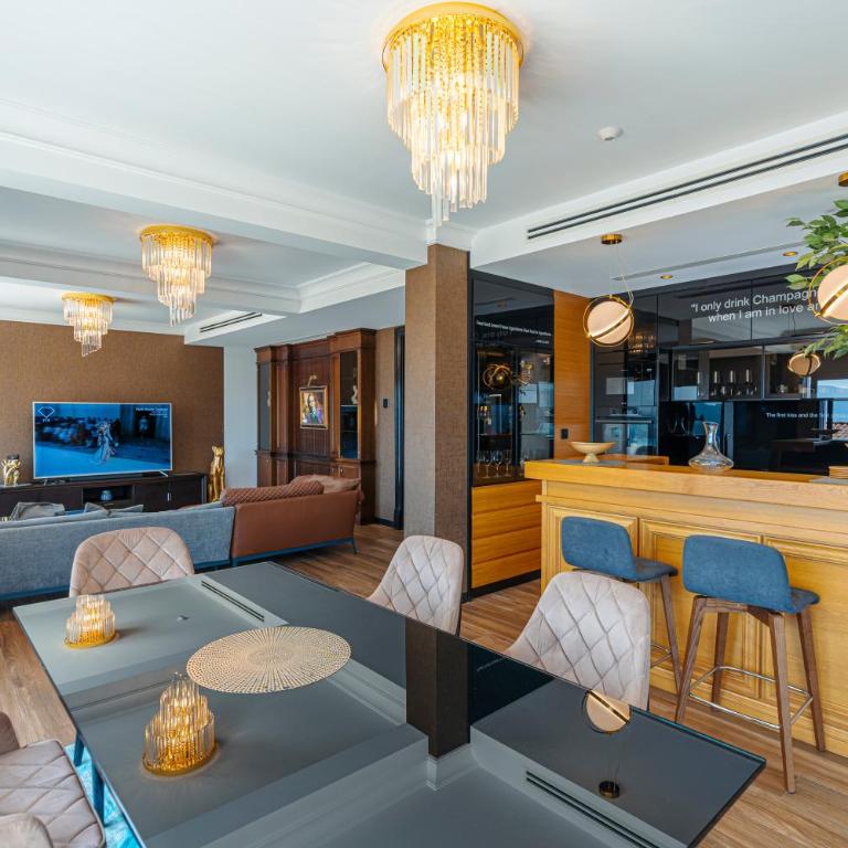MonteLux Mansion - Villa - 35