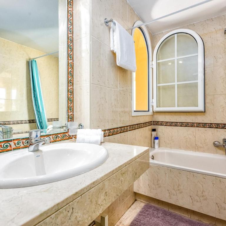 3 bed duplex by Puerto Banus, Marbella, 3 pools, Sea views - Apartamento con vistas al mar - 23