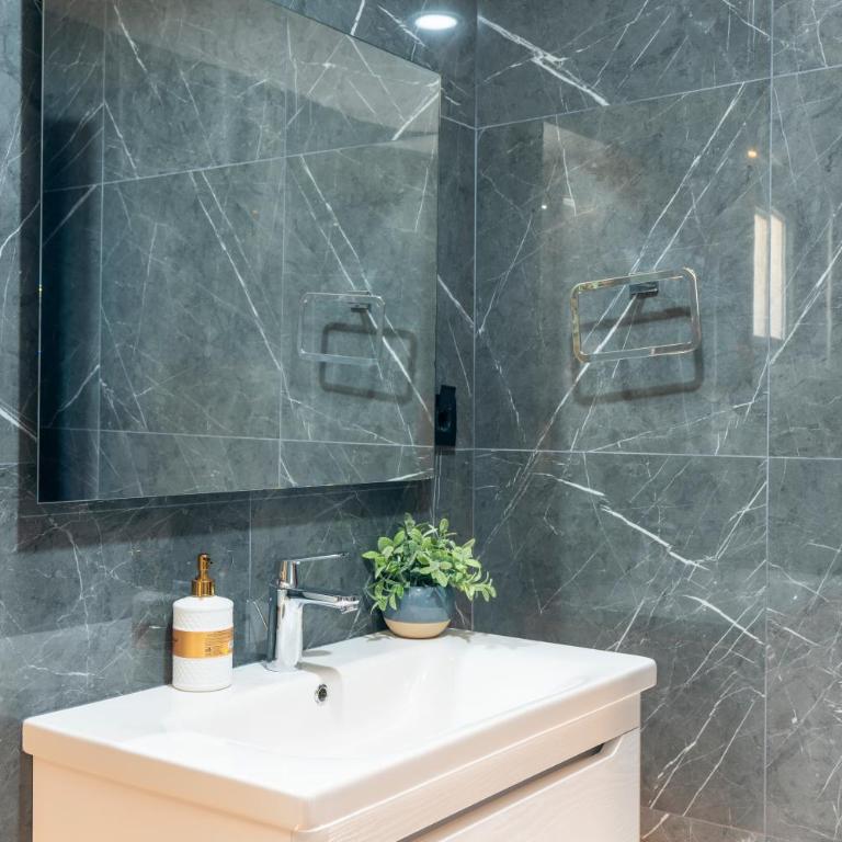 MonteLux Mansion - Villa - 49