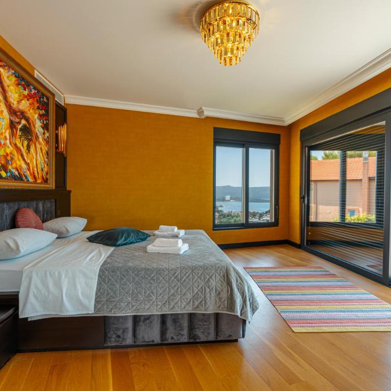 MonteLux Mansion - Villa - 52