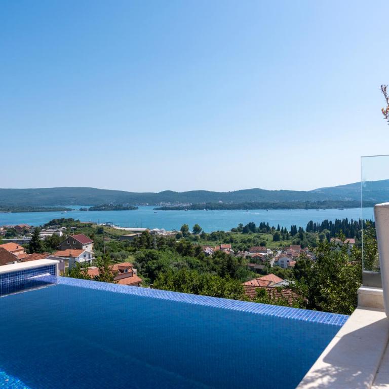 MonteLux Mansion - Villa - 61