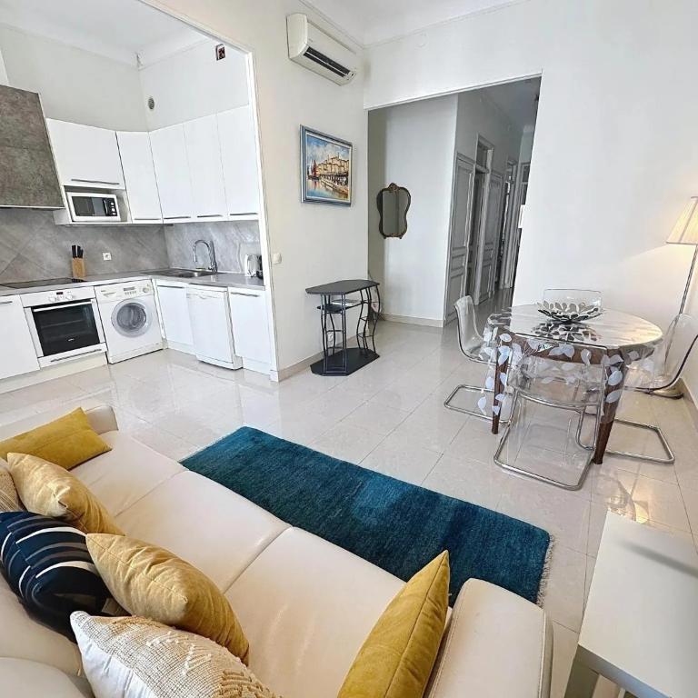 2 bedroom Forville. 8 mins from the Palais. 328 - Appartement 2 Chambres - 3