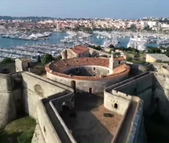 Vue mer et remparts. Entre vieille ville et plages - Two-Bedroom Apartment - 31