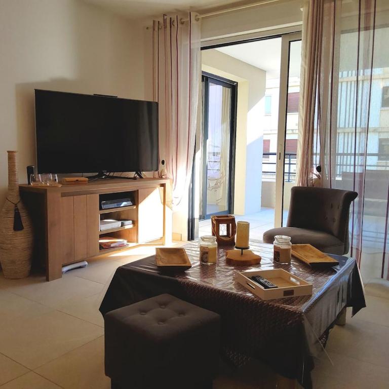 Appart 2 chambres - 50 m de la mer - parking - Appartement - 13