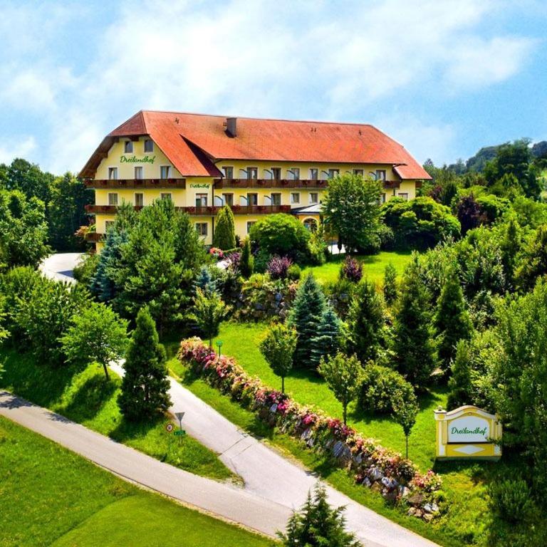Sunny-Hill Frühstückshotel - Loipersdorf - Familienzimmer mit Balkon - 1