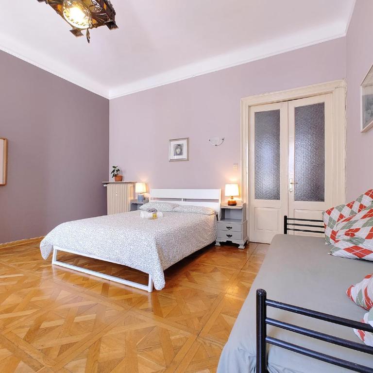B7 Hostal - Economy Quadruple Room with Shared Bathroom - 1