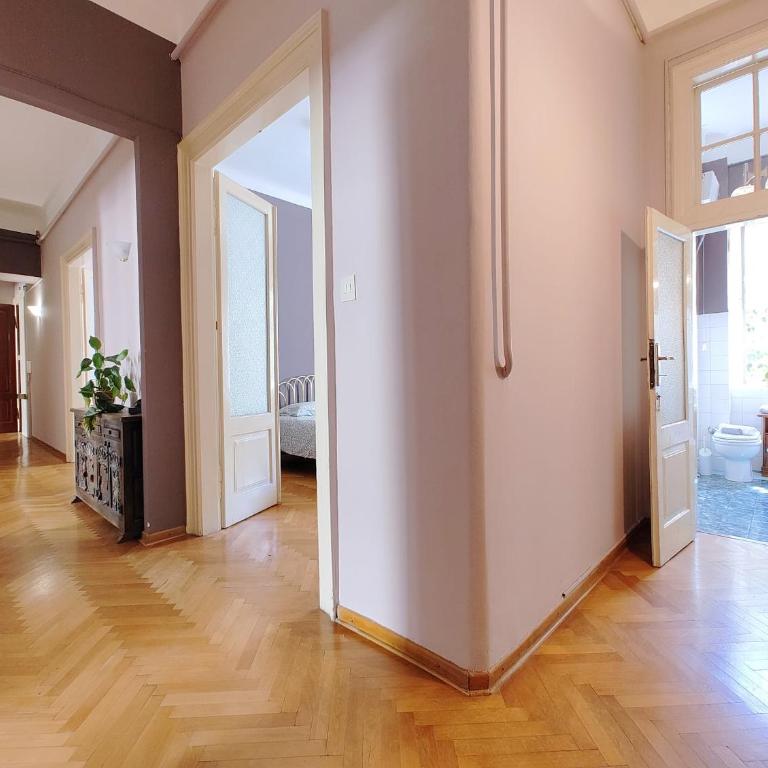 B7 Hostal - Budget Twin Room - 2