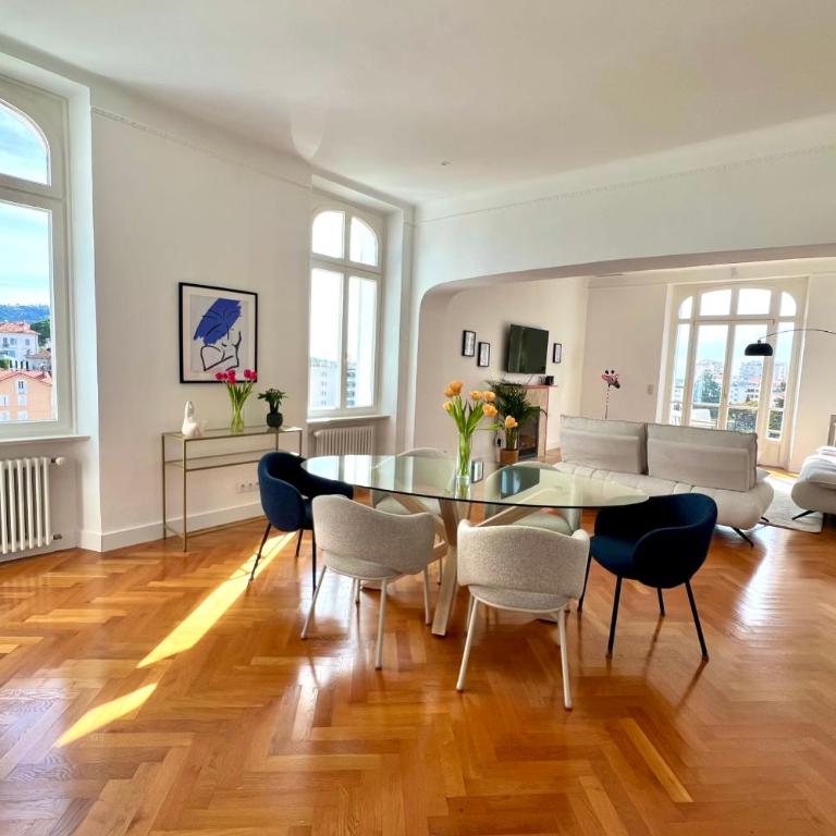 Cannes Tassigny Stylish - 2 Bedroom Apartment Sleeps 5 Free Parking - Apartment - 1