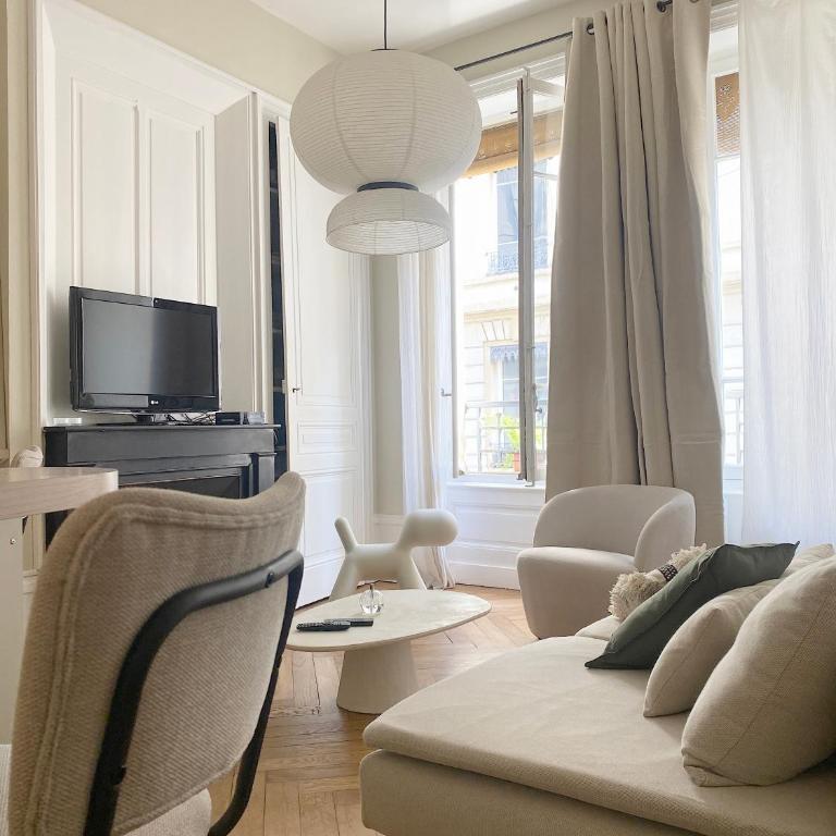 Appartement hausmannien au coeur du 7e - Appartement 1 Chambre - 2