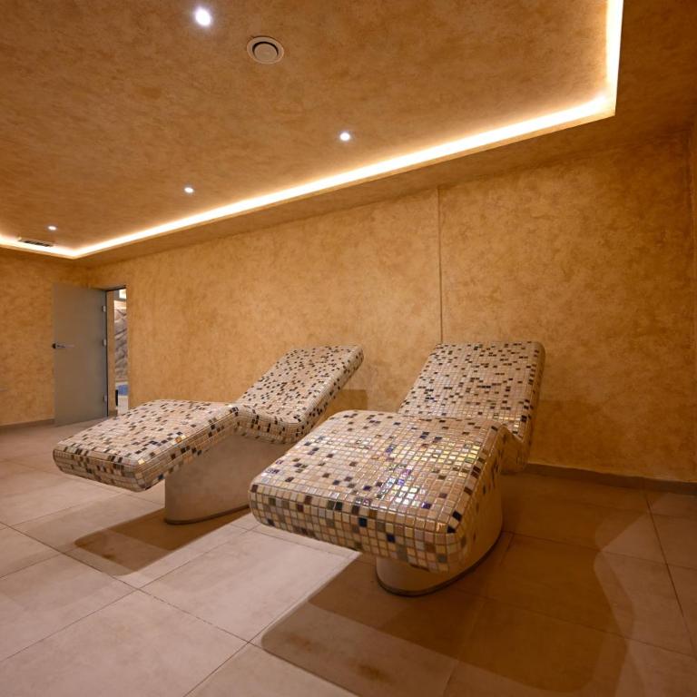 Retreat Apartments Wellness & Spa - Two-Bedroom Apartment with Balcony - 12