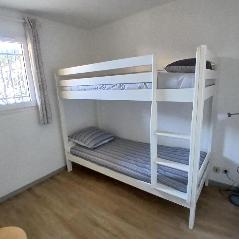 Plain-pied Jardin 6 personnes Clim Vue Mer Parking Wifi Terrasse Piscine dans la résidence - Appartement 2 Chambres - 24