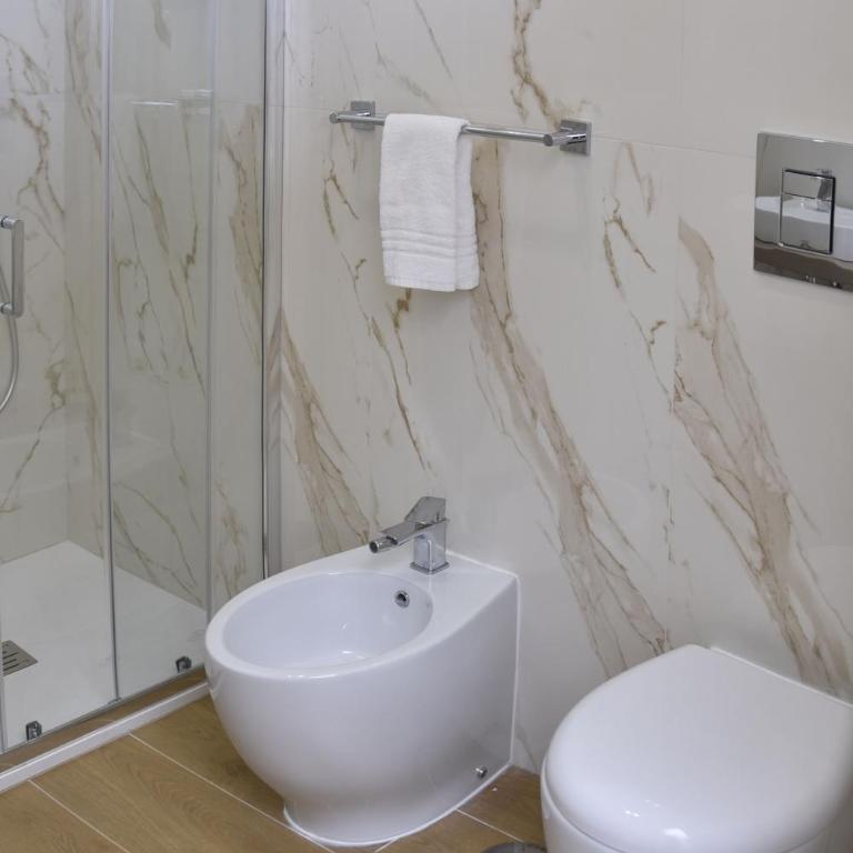 Rivieras House - Central Suites Naples - Camera Matrimoniale Superior - 4