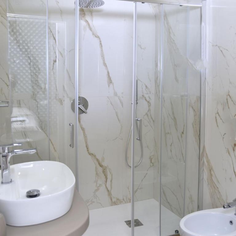 Rivieras House - Central Suites Naples - Camera Matrimoniale Superior - 6