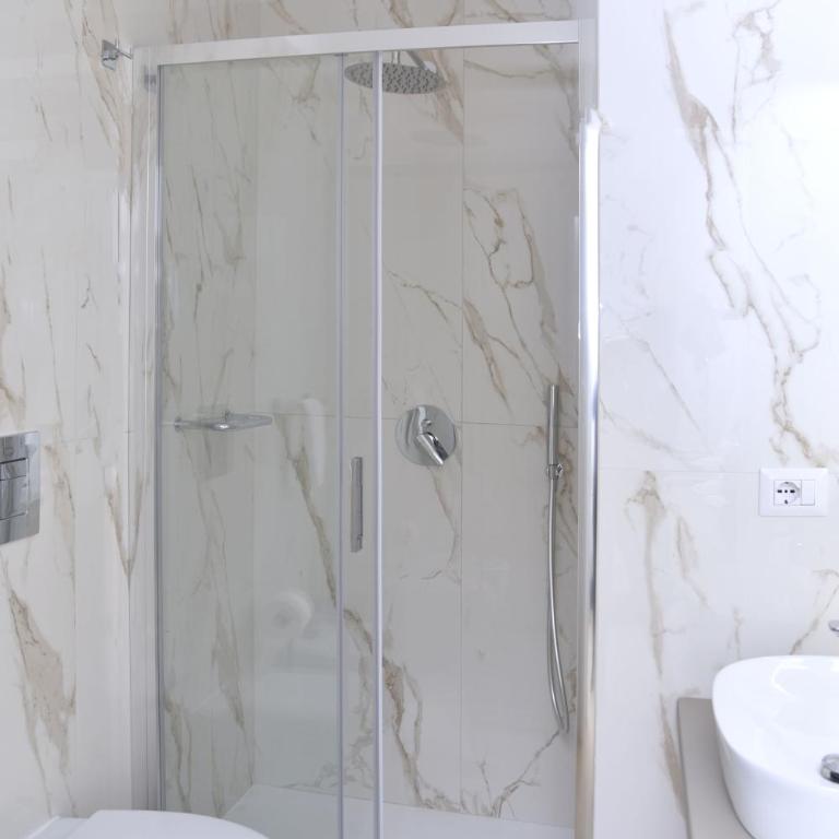 Rivieras House - Central Suites Naples - Camera Matrimoniale Deluxe - 18