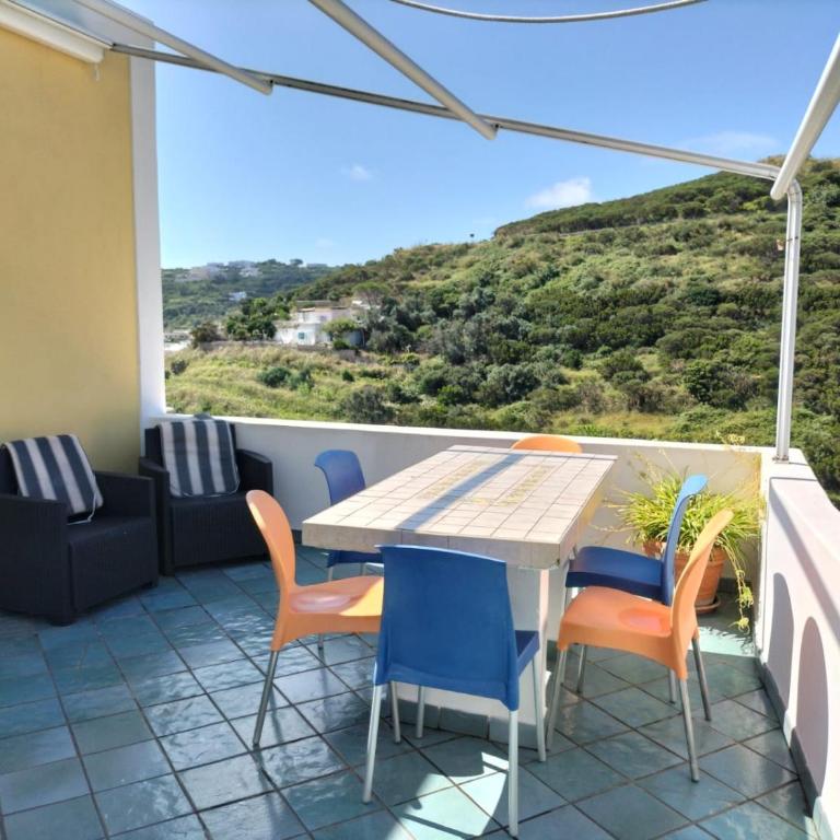 TERRAZZA SUL PORTO da Mary - Appartamento con 2 Camere da Letto, Balcone e Vista mare - 3