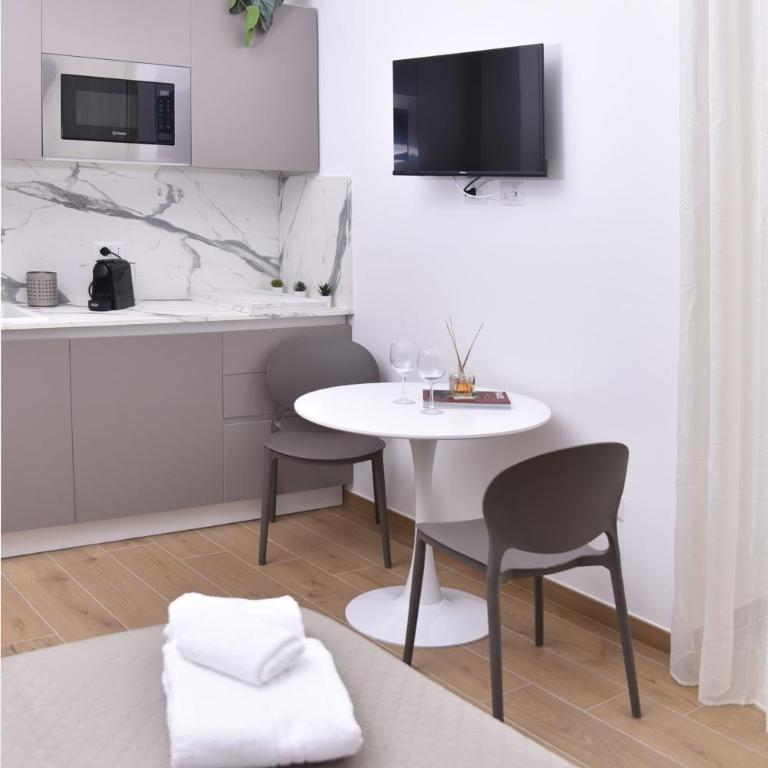 Rivieras House - Central Suites Naples - Camera Matrimoniale Deluxe - 4