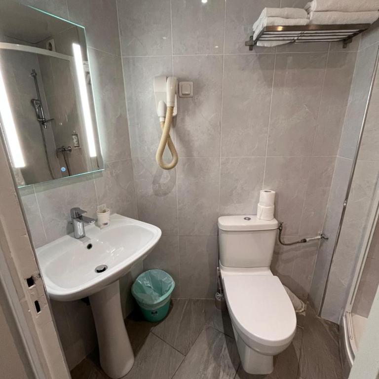 Hipotel Paris Voltaire Bastille - Chambre Lits Jumeaux - 10